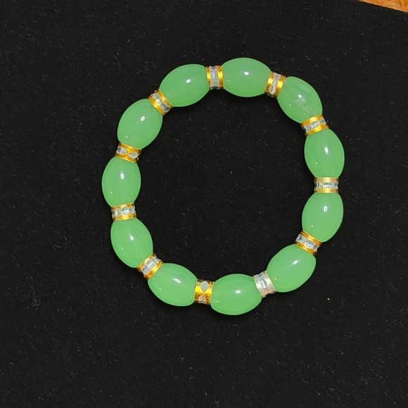 Elegant Green Beaded Bracelet stretchy - Picture 3 of 3